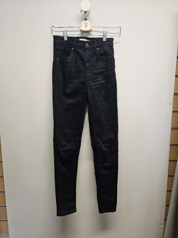 Svartar levis