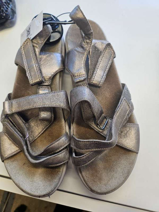 Ecco sandalar