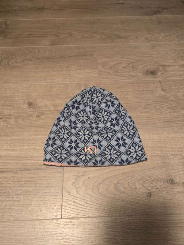 Kári traa blá húfa