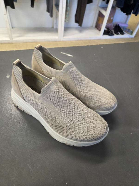 Beige skór
