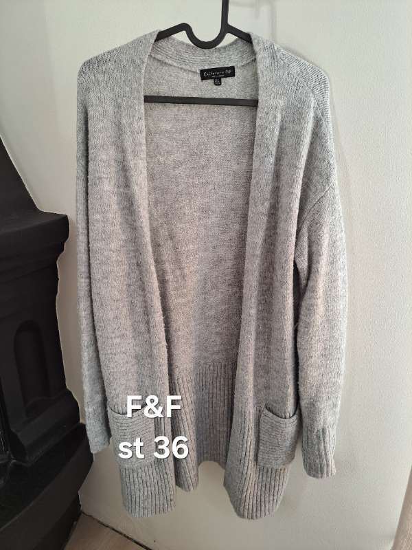 F&F síð peysa