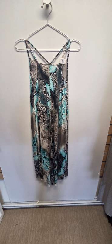 Grár/grænn strandkjóll hlíra