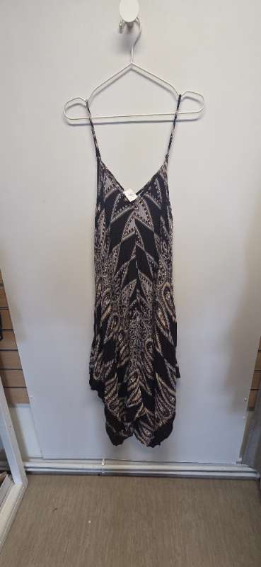 Svartur munstraður strandkjóll