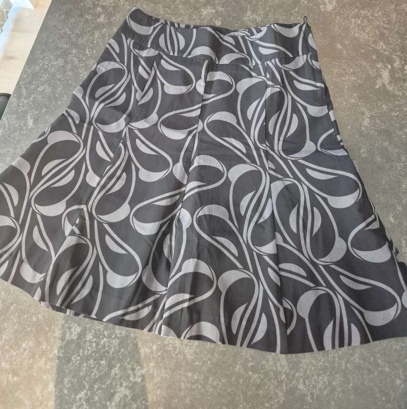 Pils svart m/gráum línum frá H&M notað 1x