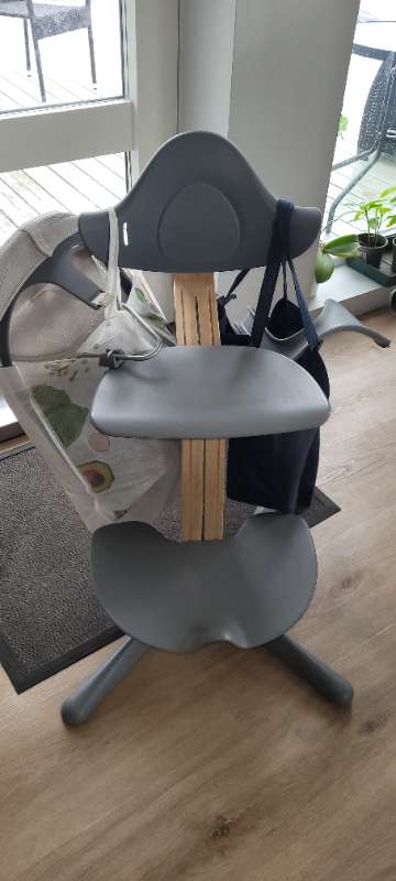 Nomi stóll með ungbarna sæti og stöng