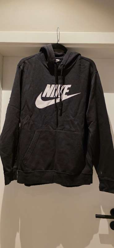 Nike hettupeysa