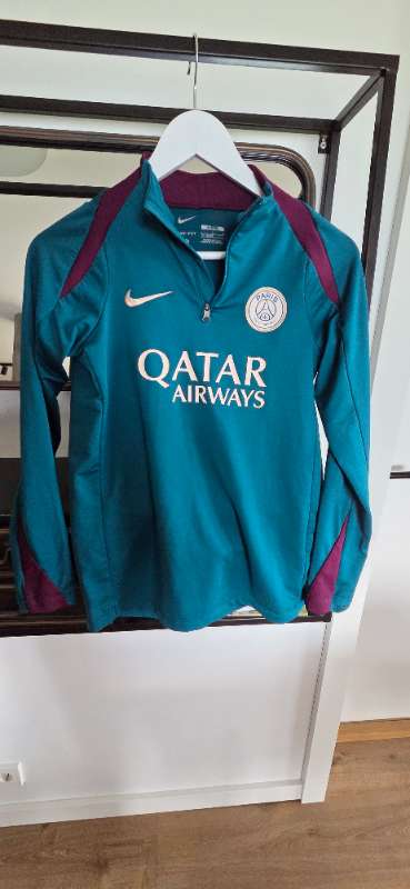 Græn Paris dri-fit peysa