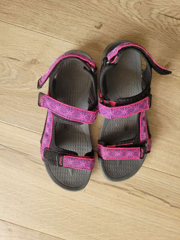 Sandalar