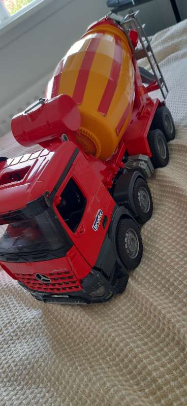 Bruder car