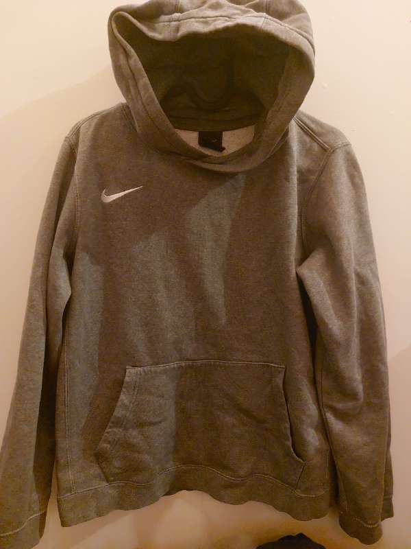 Grá Nike peysa heil