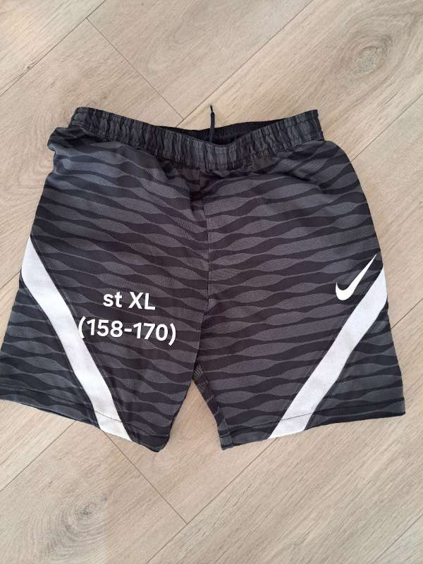 Nike stuttbuxur svartar