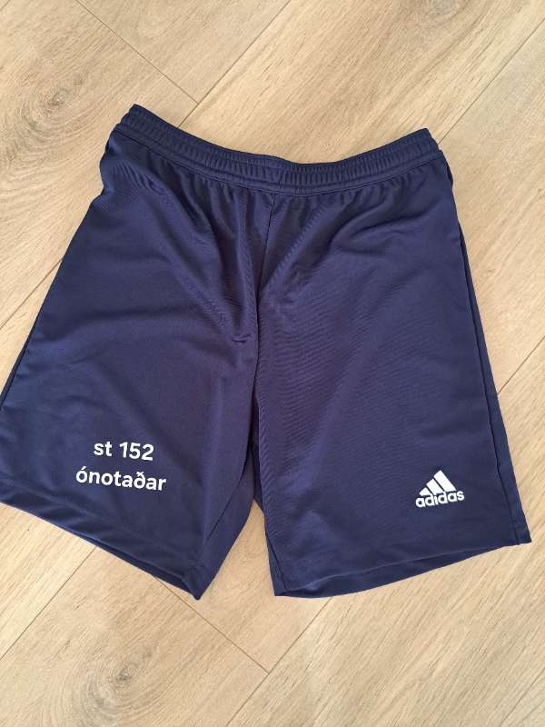 Adidas stuttbuxur nýjar