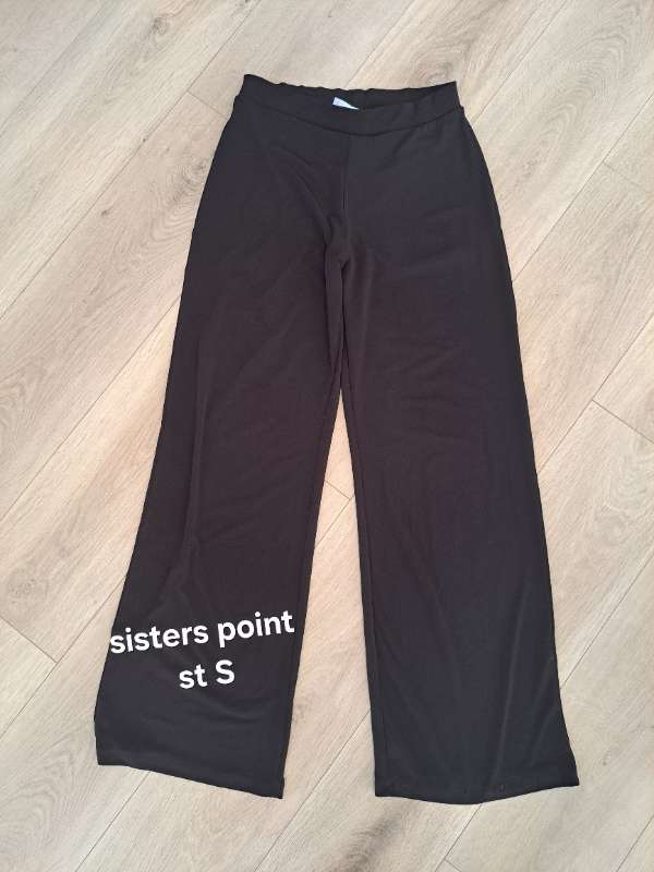 Sisters point svartar