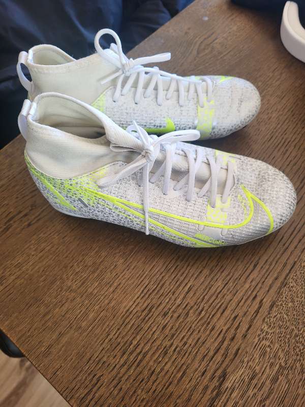 Nike takkaskór