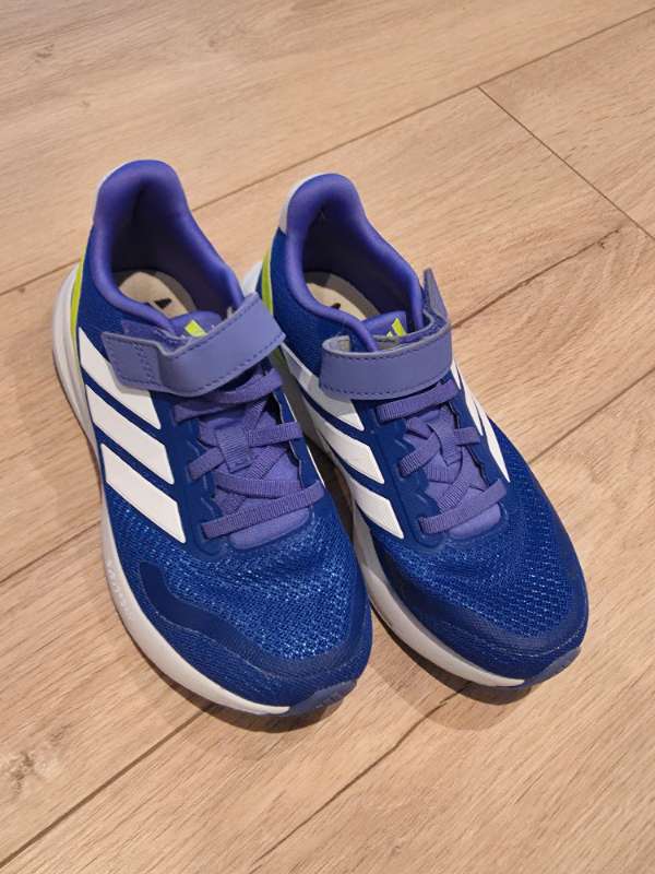 Adidas skór