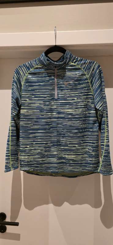 Nike dry fit "röndótt" peysa