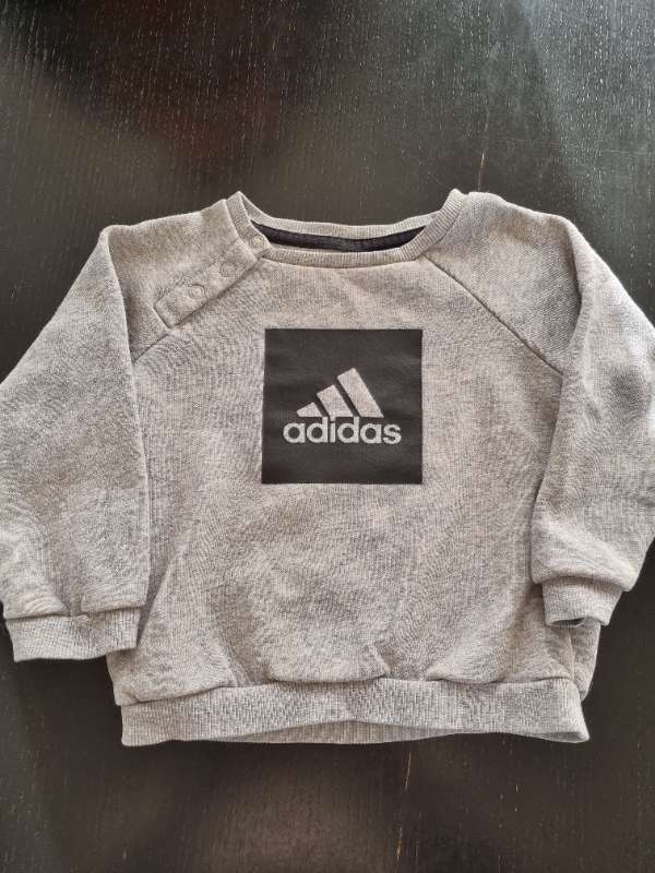 Peysa adidas grá