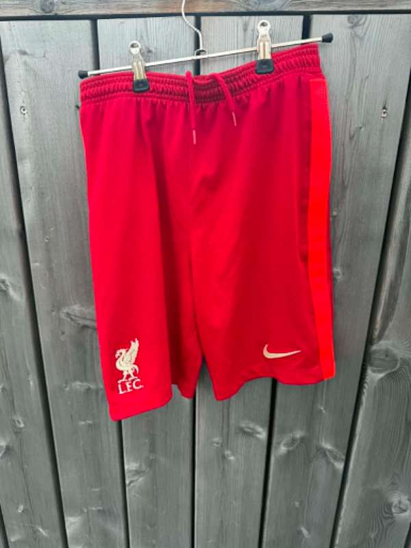 Nike Liverpool stuttbuxur