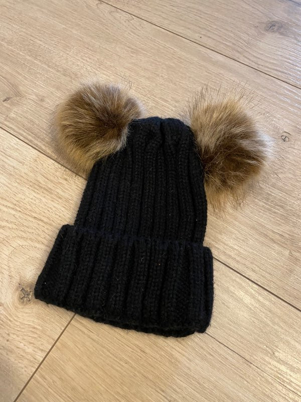 Húfa með dúskum