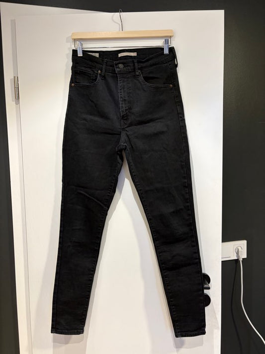 Levis gallabuxur svartar