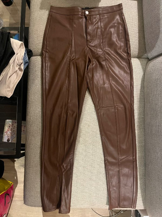 Brúna pleður Buxur með klauf á skálmum