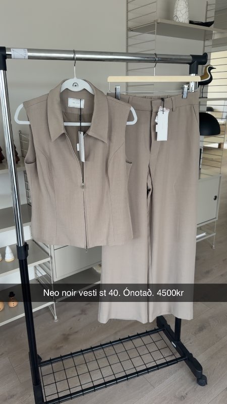 Neo noir ónotað vesti