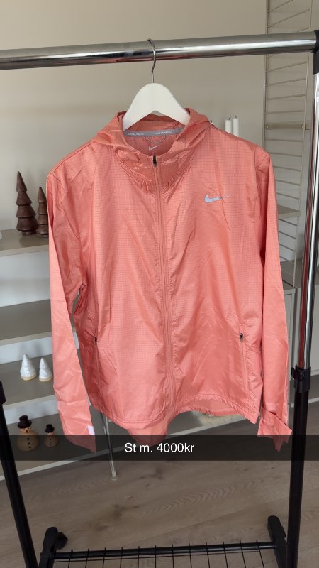 Nike ferskju jakki