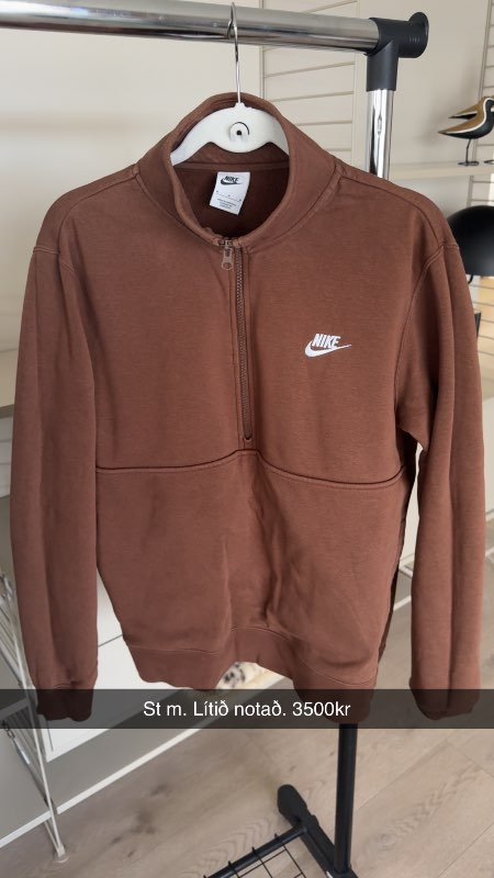 Nike brún peysa
