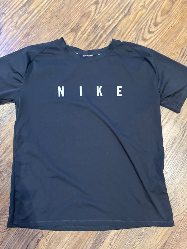 Nike svartur bolur