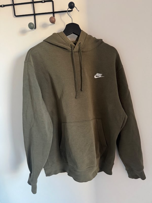 Nike hettupeysa græn