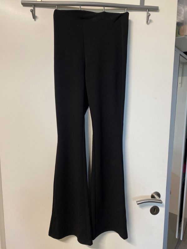 Svartar flare buxur