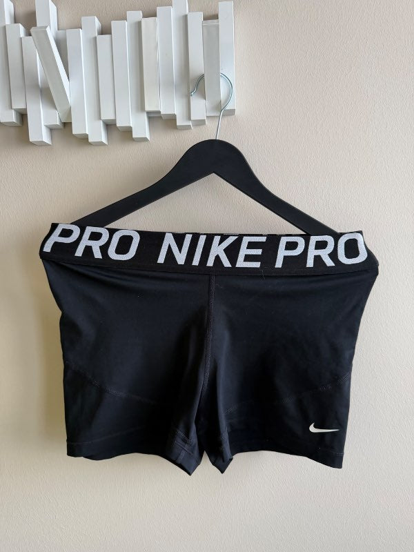 Nike pro stuttbuxur