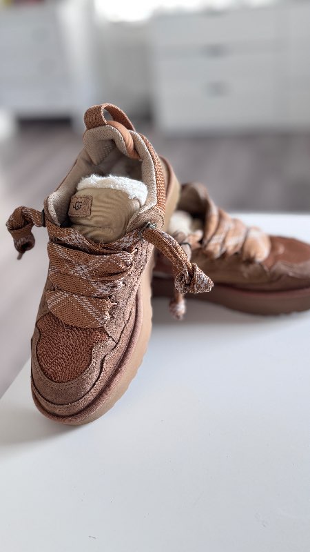 UGG