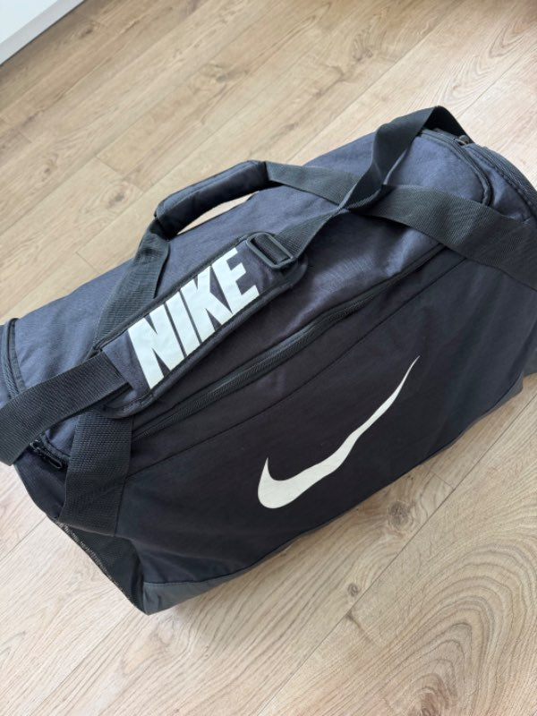 NIKE íþróttataska svört