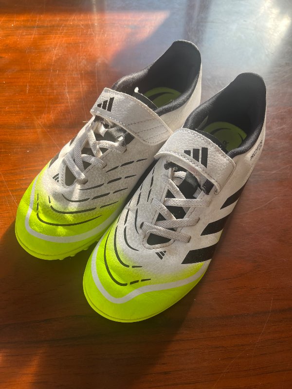 Adidas fótboltaskór