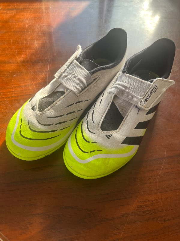 Adidas fótboltaskór