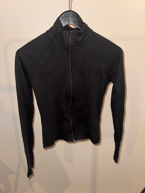 Gina Tricot rennd peysa