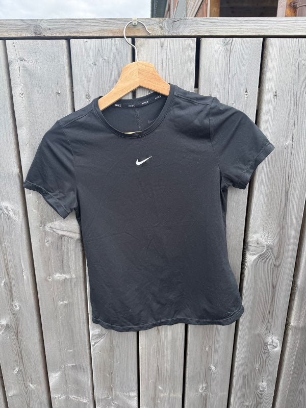 Nike svartur íþróttabolur