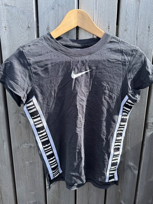 Nike svartur bolur