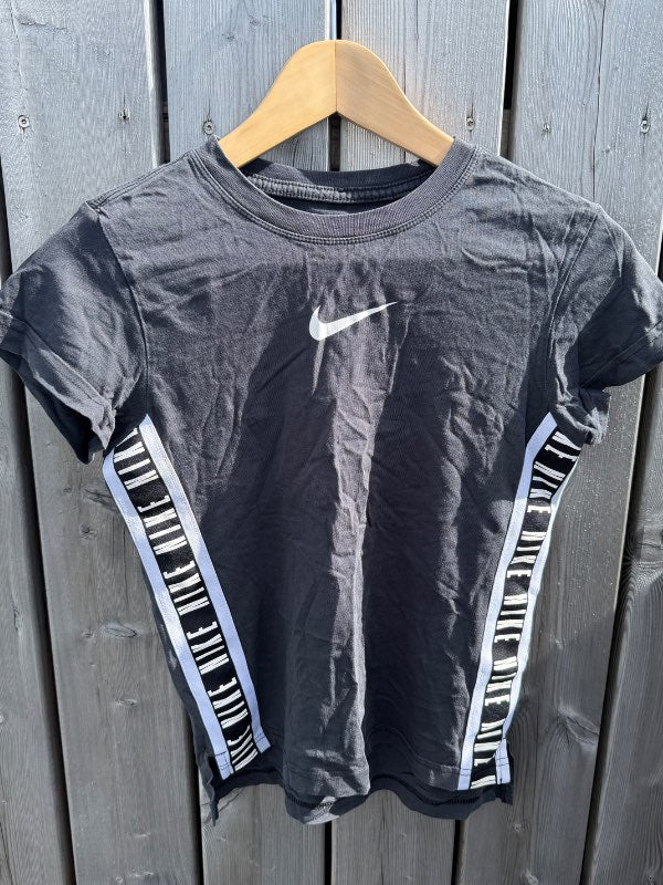 Nike svartur bolur