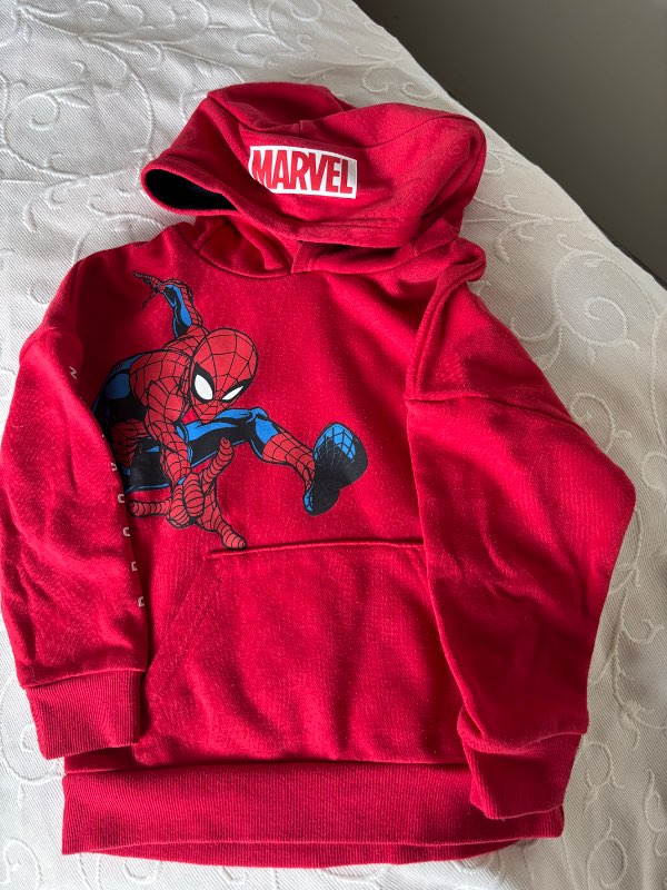 Peysa spiderman rauð