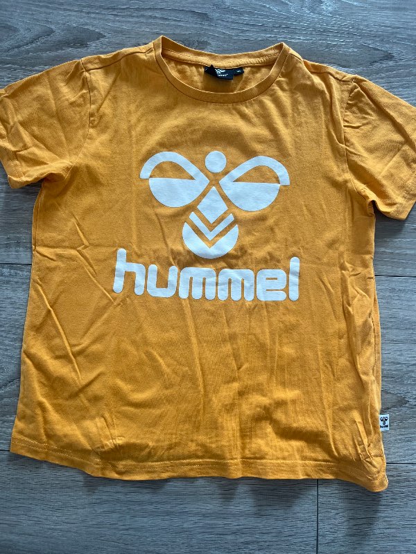 Hummel gulur stuttermabolur