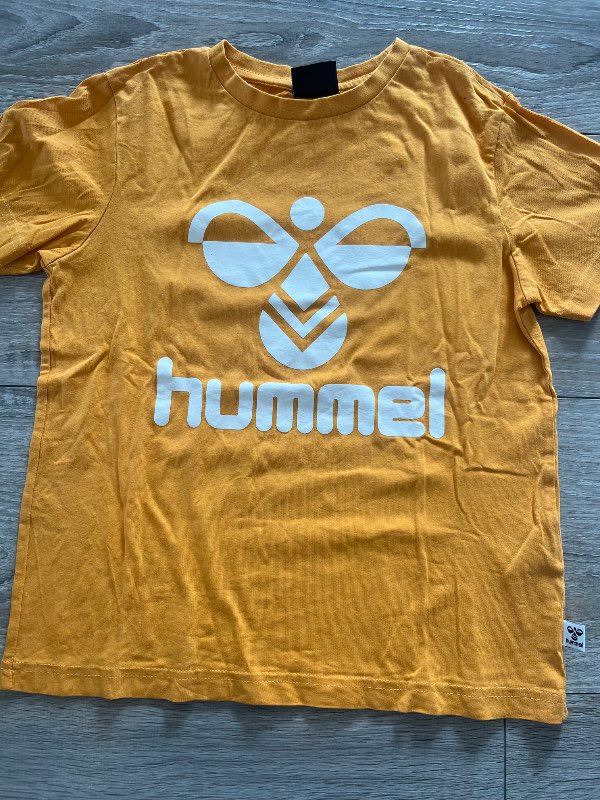 Hummel gulur stuttermabolur