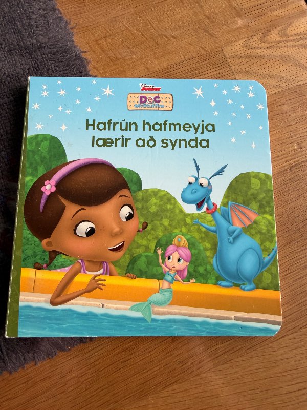 Hafrún hafmeyja lærir að synda