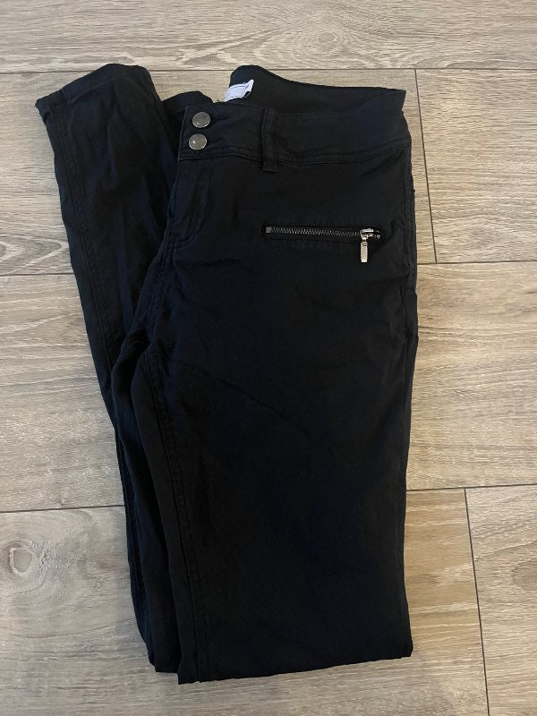 Svartar buxur m/rennilás