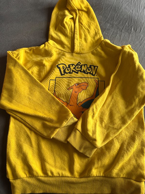 Gul pokemon peysa st 134