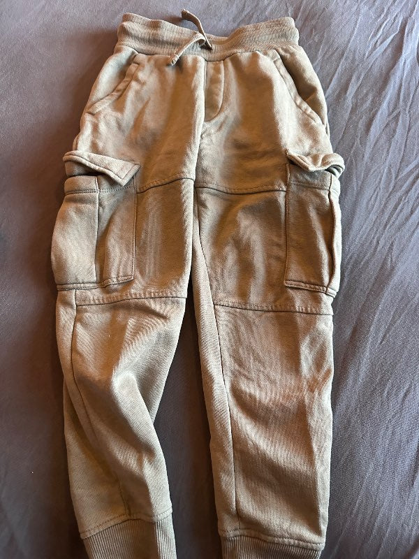 Grænar buxur st 122