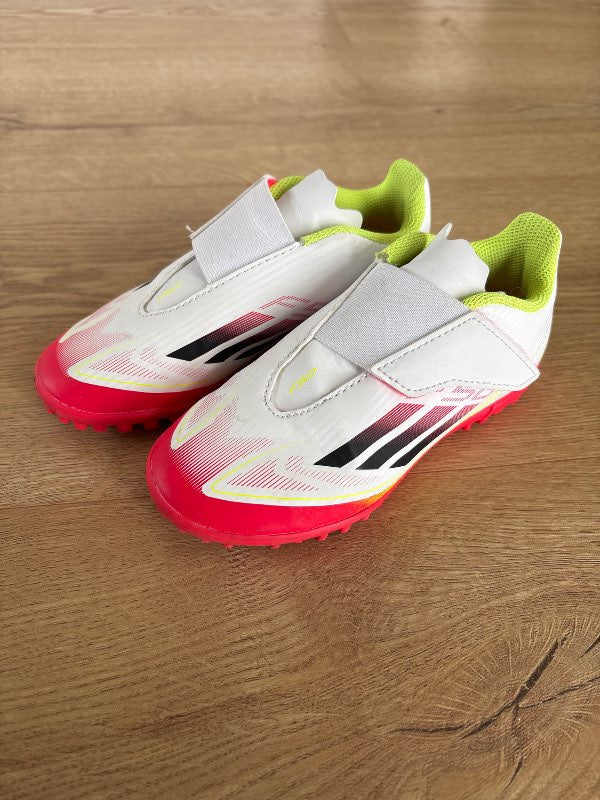 Adidas fótboltaskór