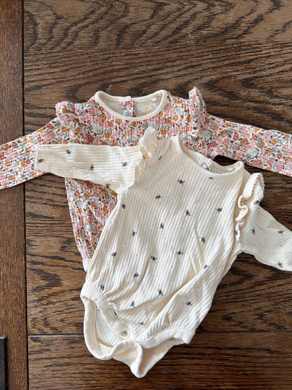 Baby long sleeve bodysuit