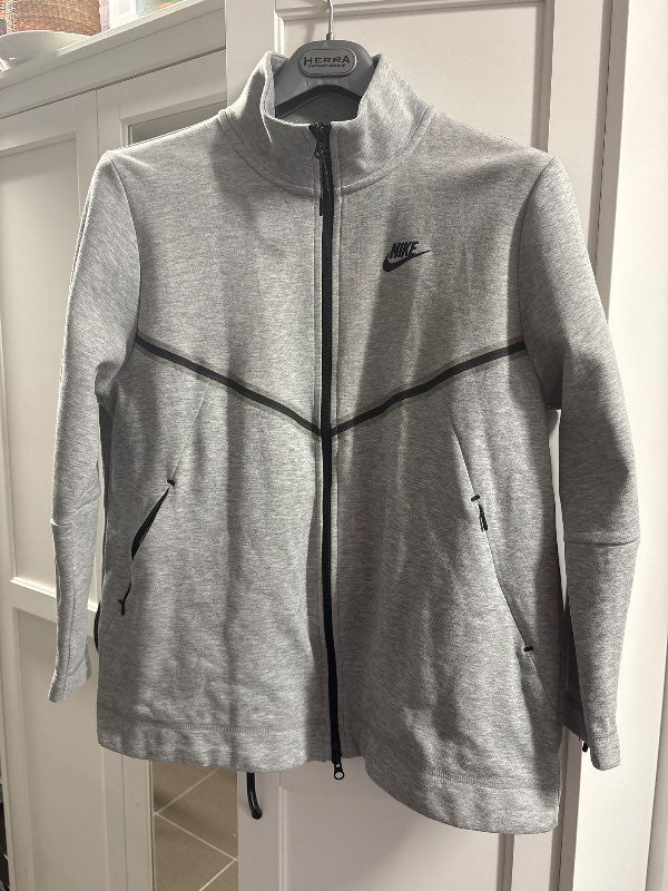 Nike peysa